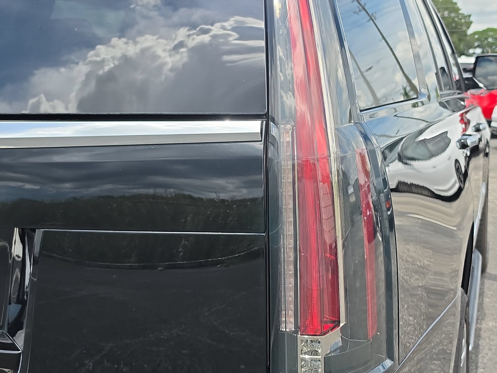 Used 2020 Cadillac Escalade Premium Luxury AWD/4WD image 8