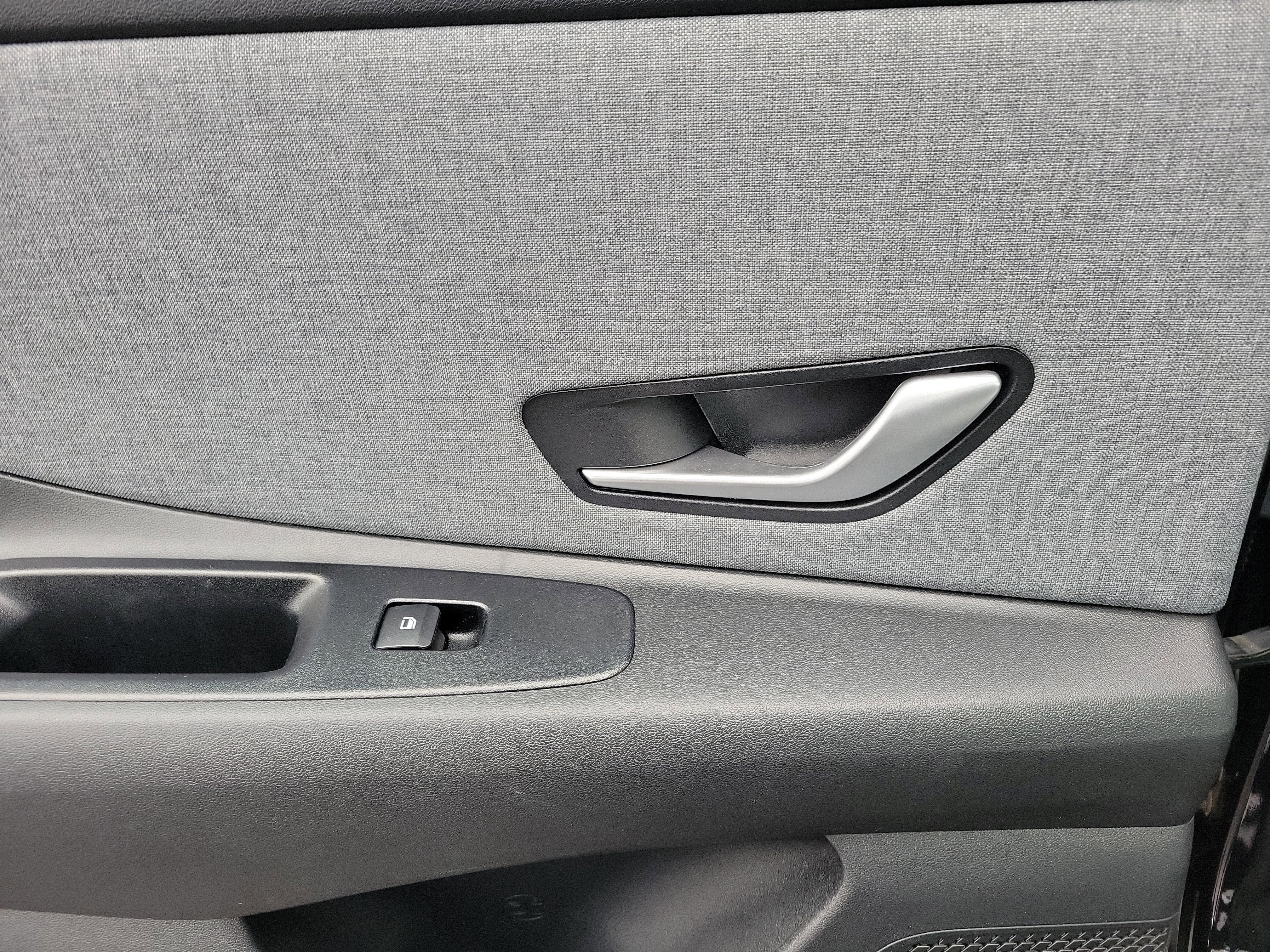 Used 2023 Hyundai Elantra Limited w/ Cargo Package image 12