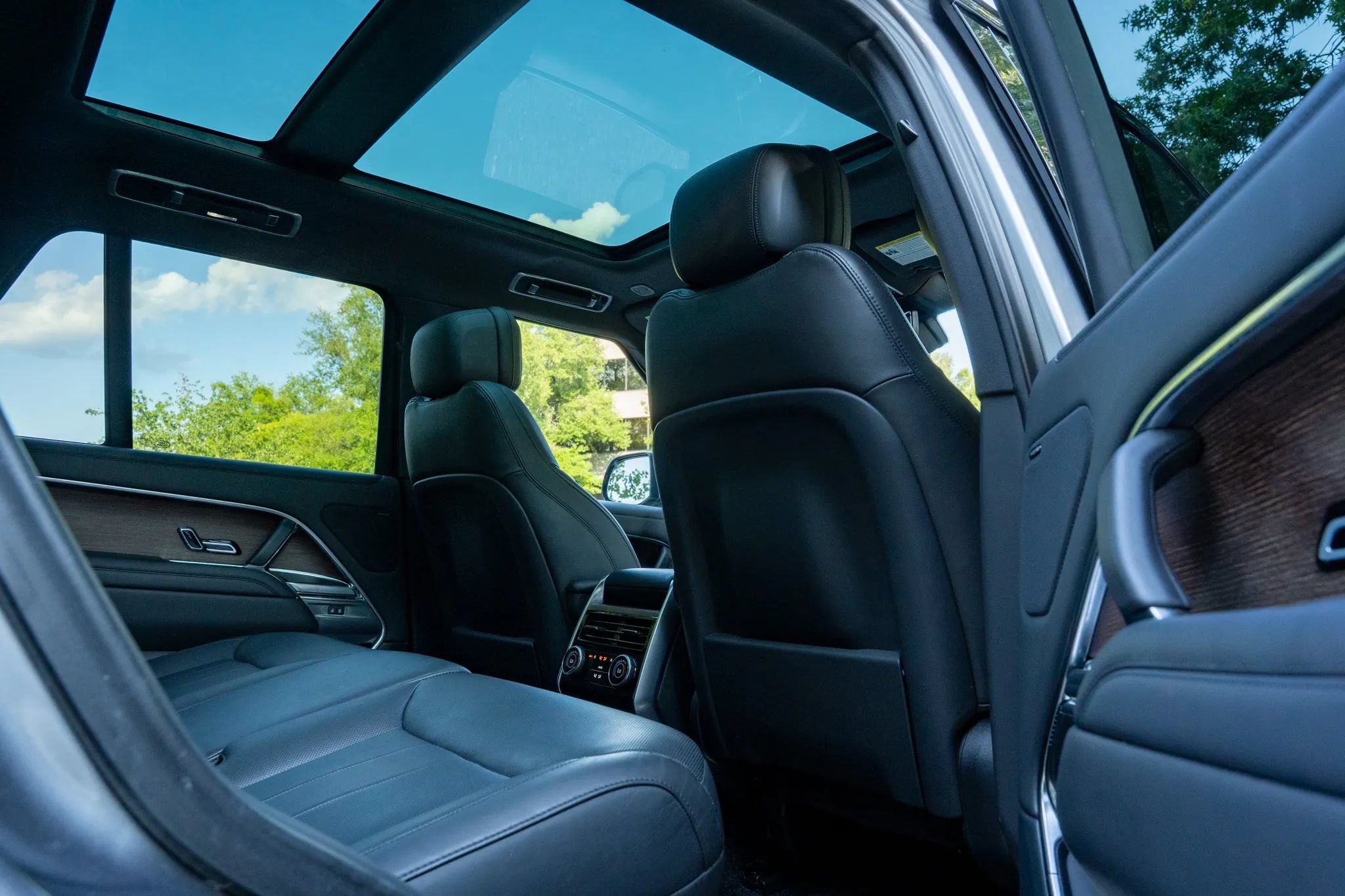 Used 2023 Land Rover Range Rover SE AWD/4WD image 16
