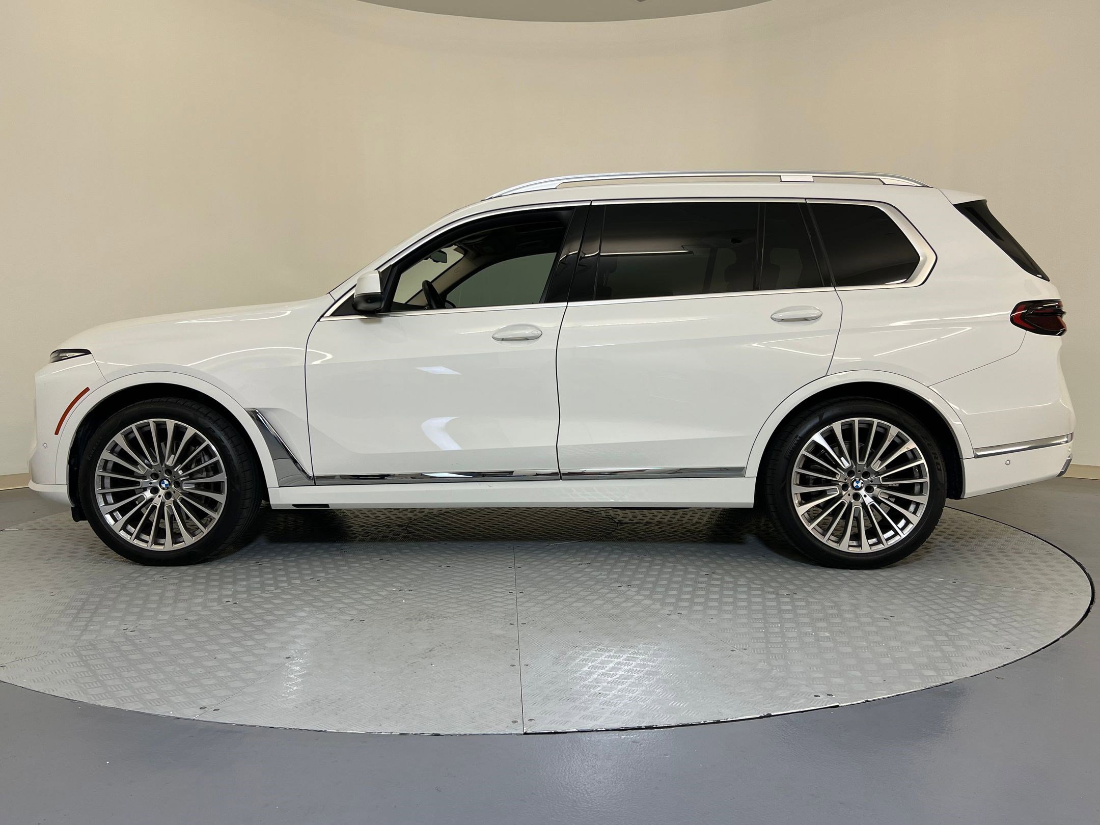 Used 2025 BMW X7 xDrive40i image 2