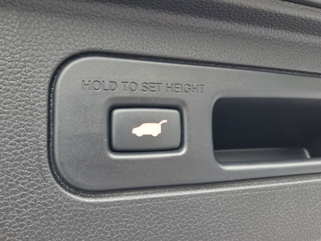Used 2025 Honda Pilot Elite image 17