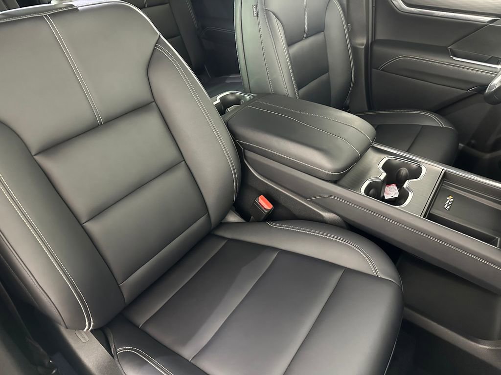 Used 2024 GMC Acadia Elevation image 32