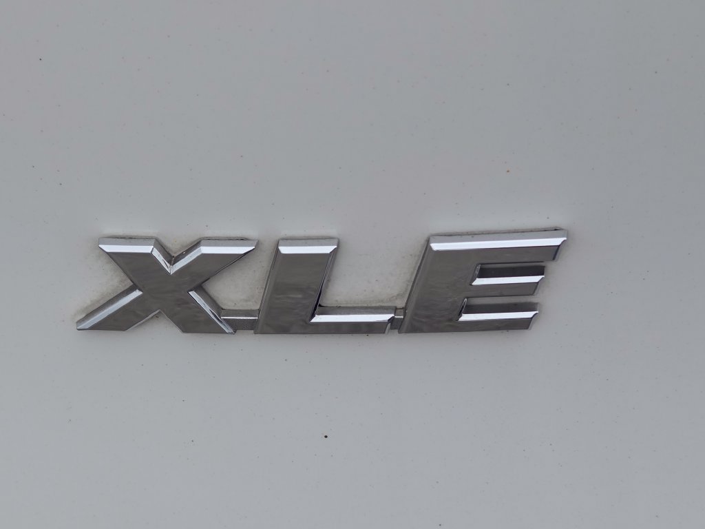 Used 2019 Toyota RAV4 XLE w/ Convenience Package FWD image 26