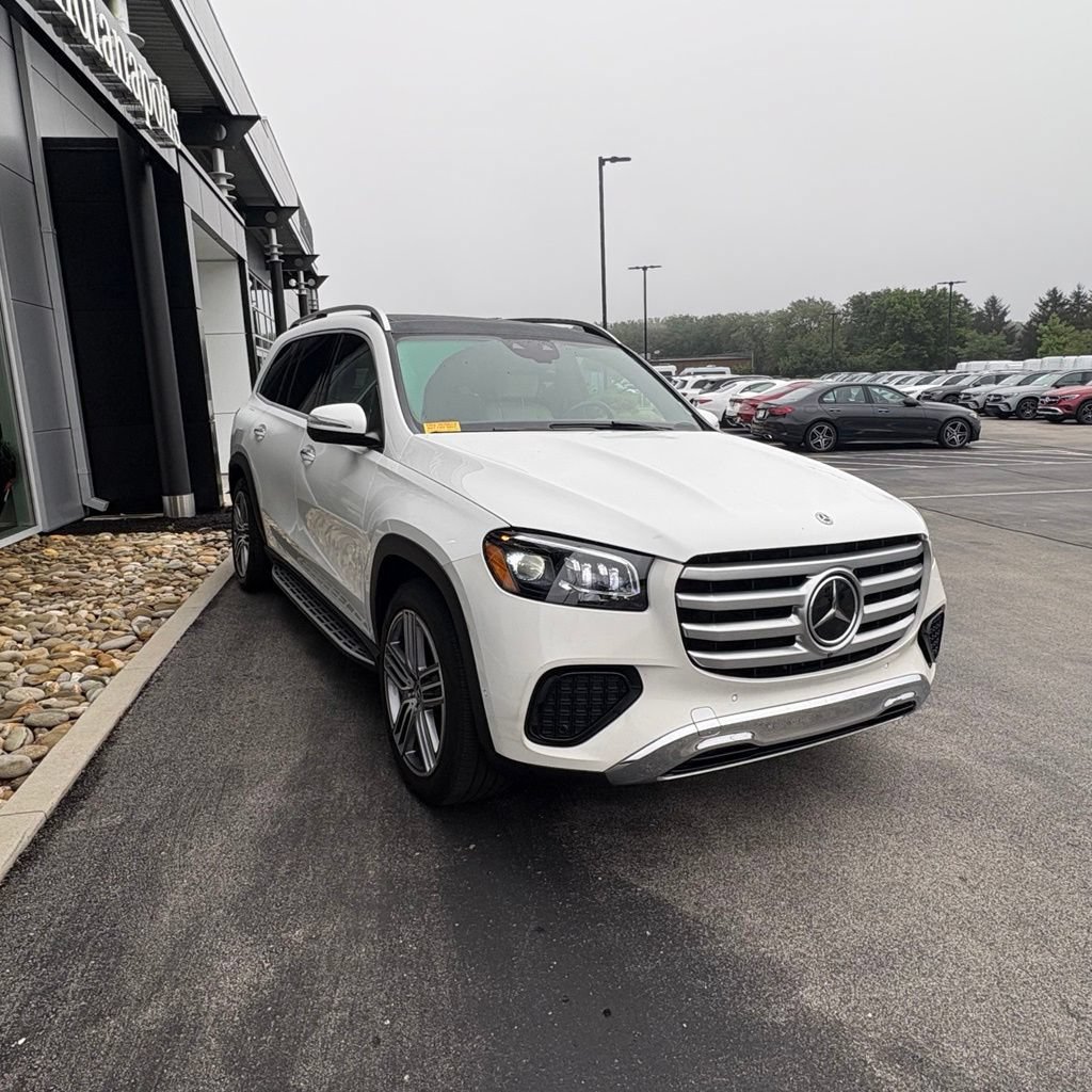 Used 2024 Mercedes-Benz GLS 450 4MATIC image 4
