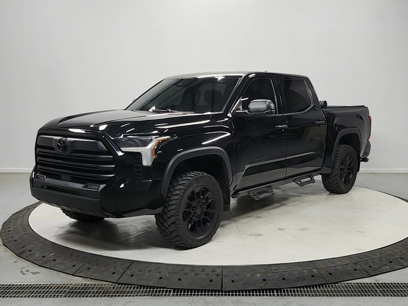 Used 2024 Toyota Tundra SR5 AWD/4WD image 3