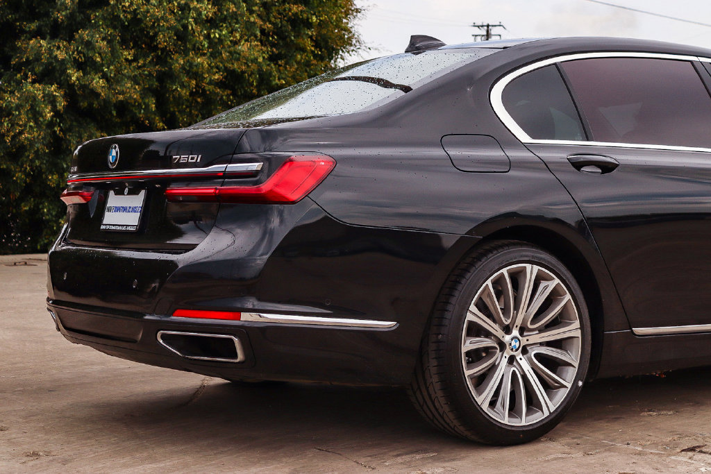 Used 2022 BMW 750i xDrive AWD/4WD image 11