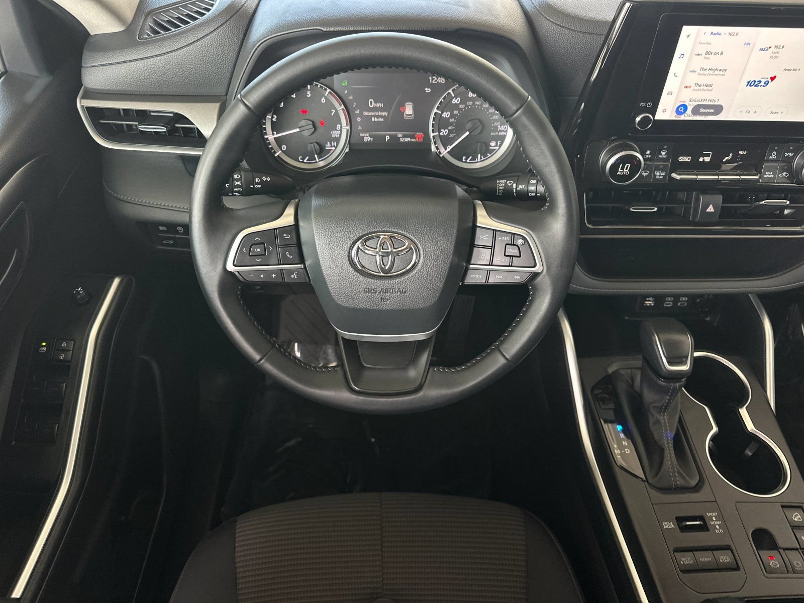 Used 2025 Toyota Highlander LE AWD/4WD image 13
