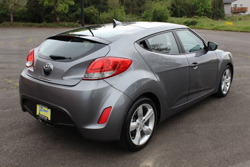 Used 2012 Hyundai Veloster FWD image 4