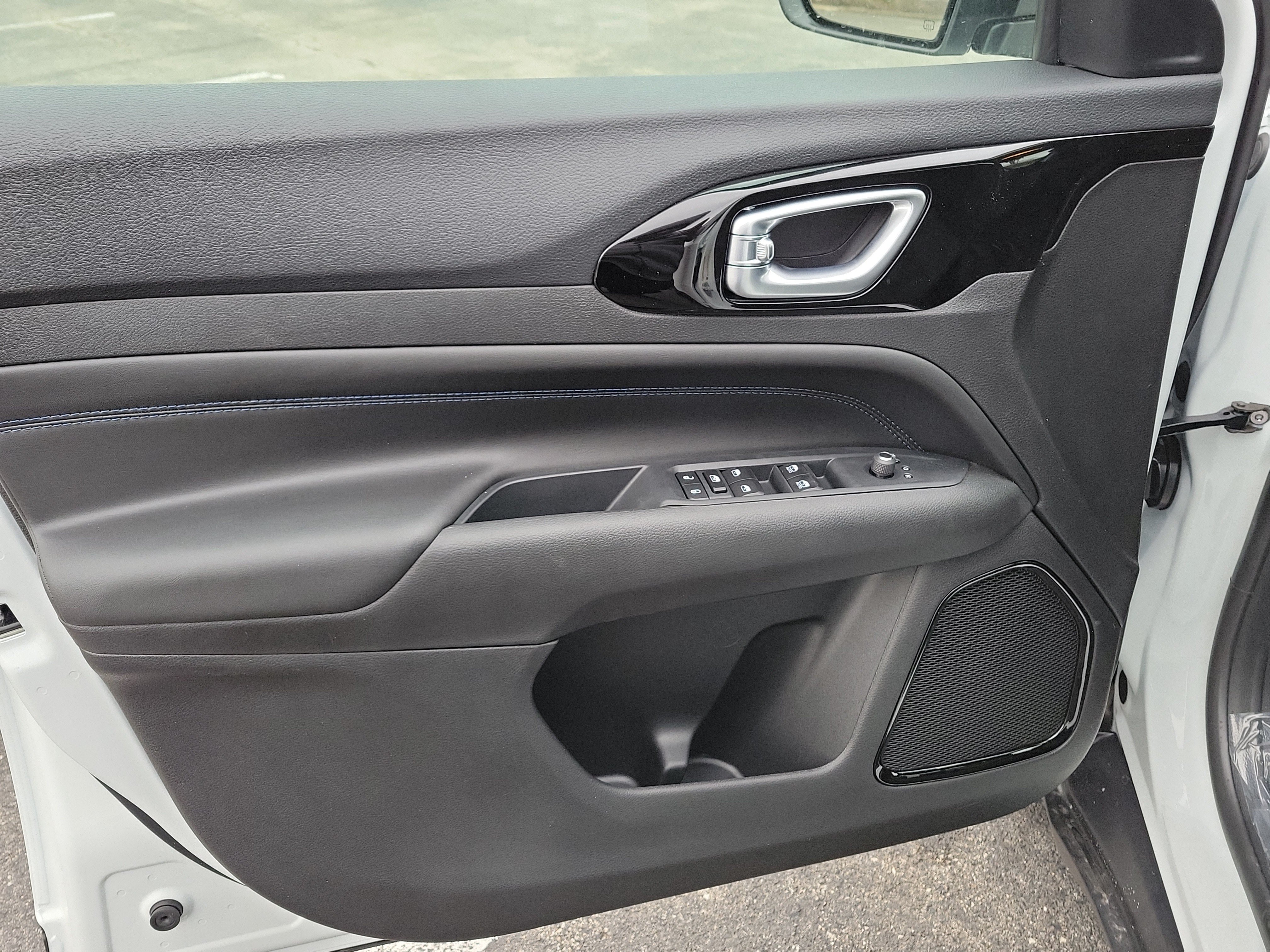 New 2026 Jeep Compass Latitude AWD/4WD image 17