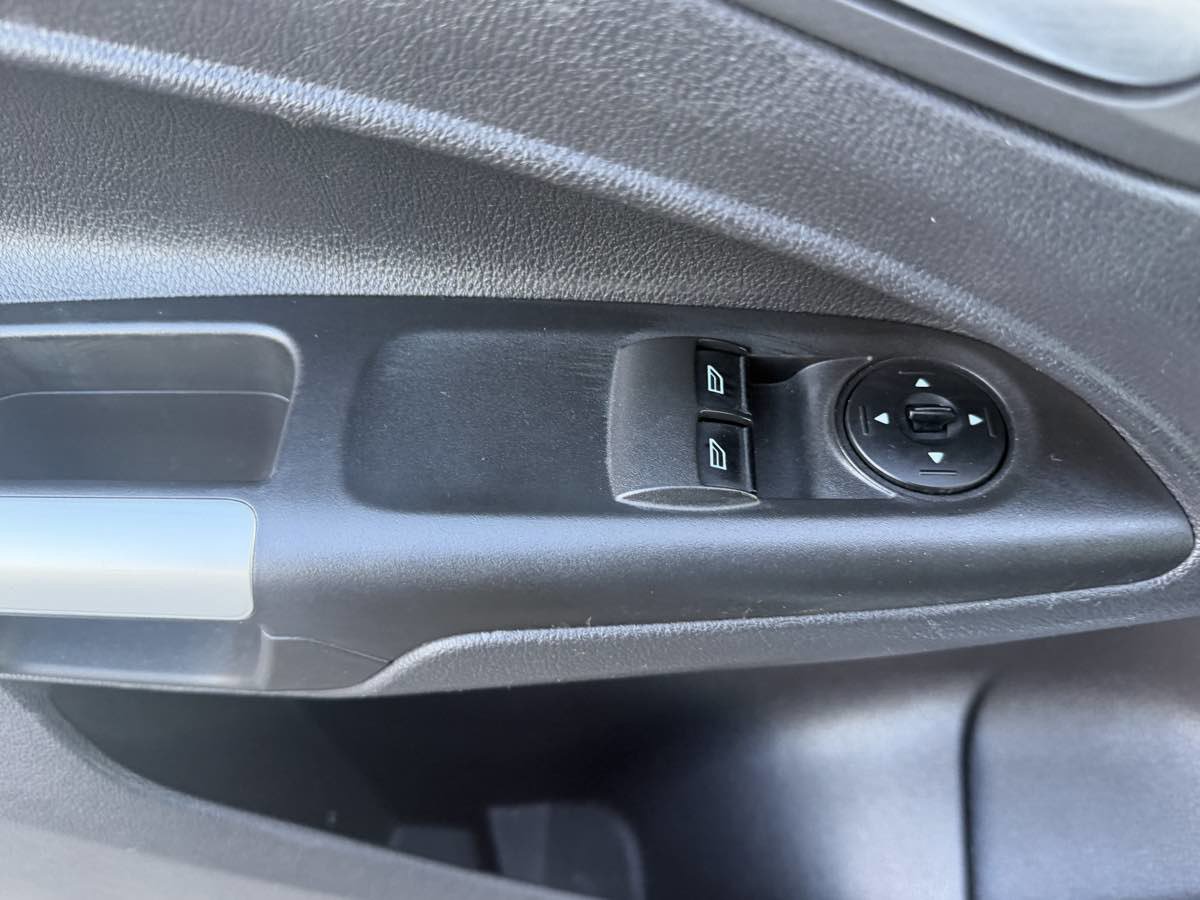 Used 2015 Ford Transit Connect XLT image 12