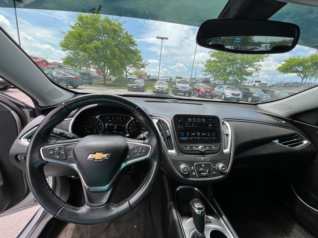 Used 2018 Chevrolet Malibu LT FWD image 34