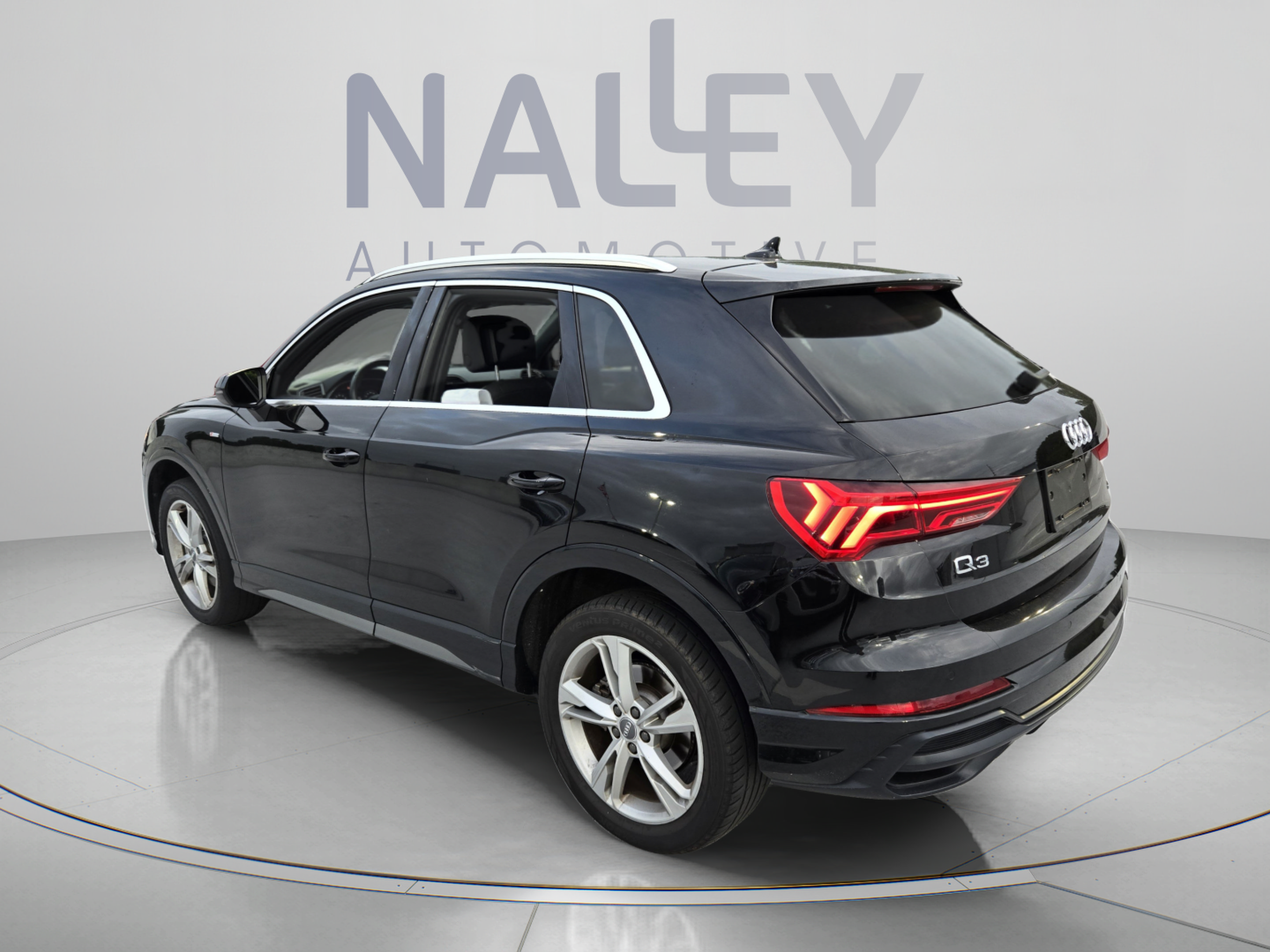 Used 2020 Audi Q3 2.0T Premium w/ Convenience Package AWD/4WD image 3