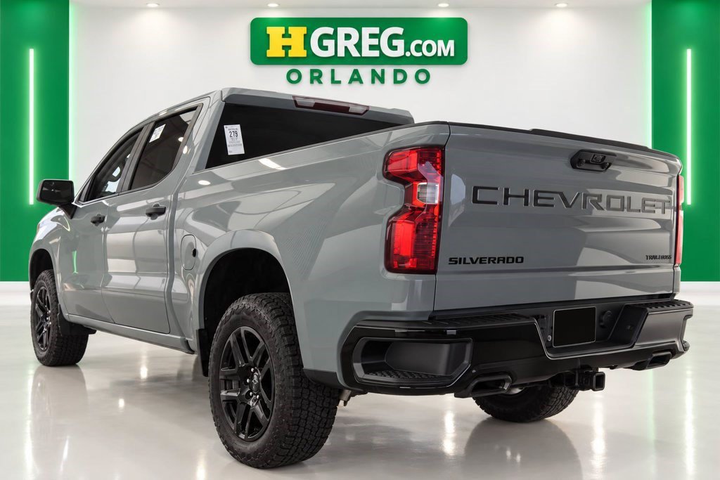 Used 2024 Chevrolet Silverado 1500 Custom Trail Boss w/ Dark Appearance Package AWD/4WD image 2
