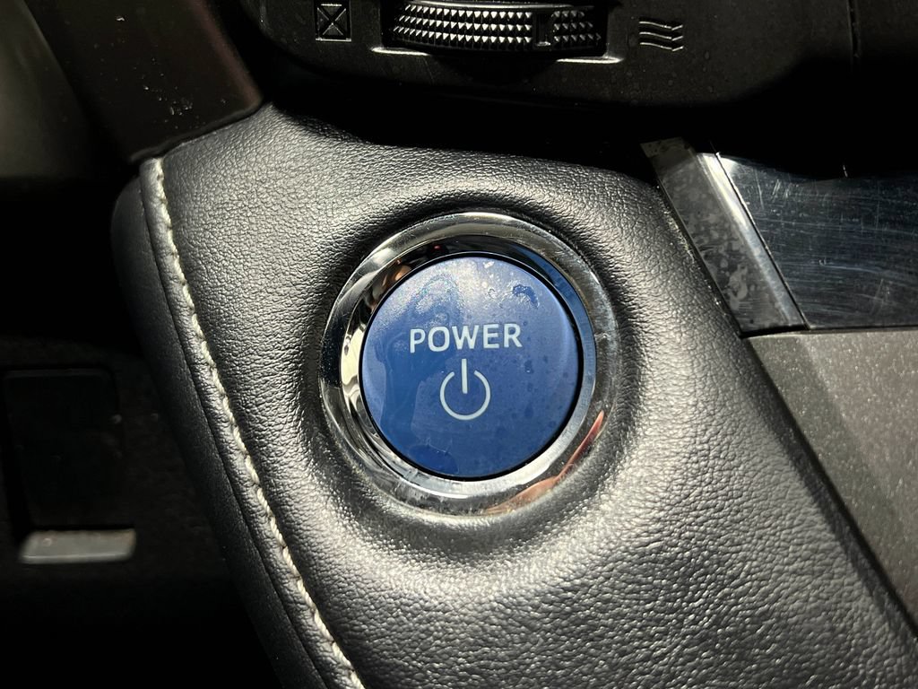 Used 2018 Toyota RAV4 Limited AWD/4WD image 22