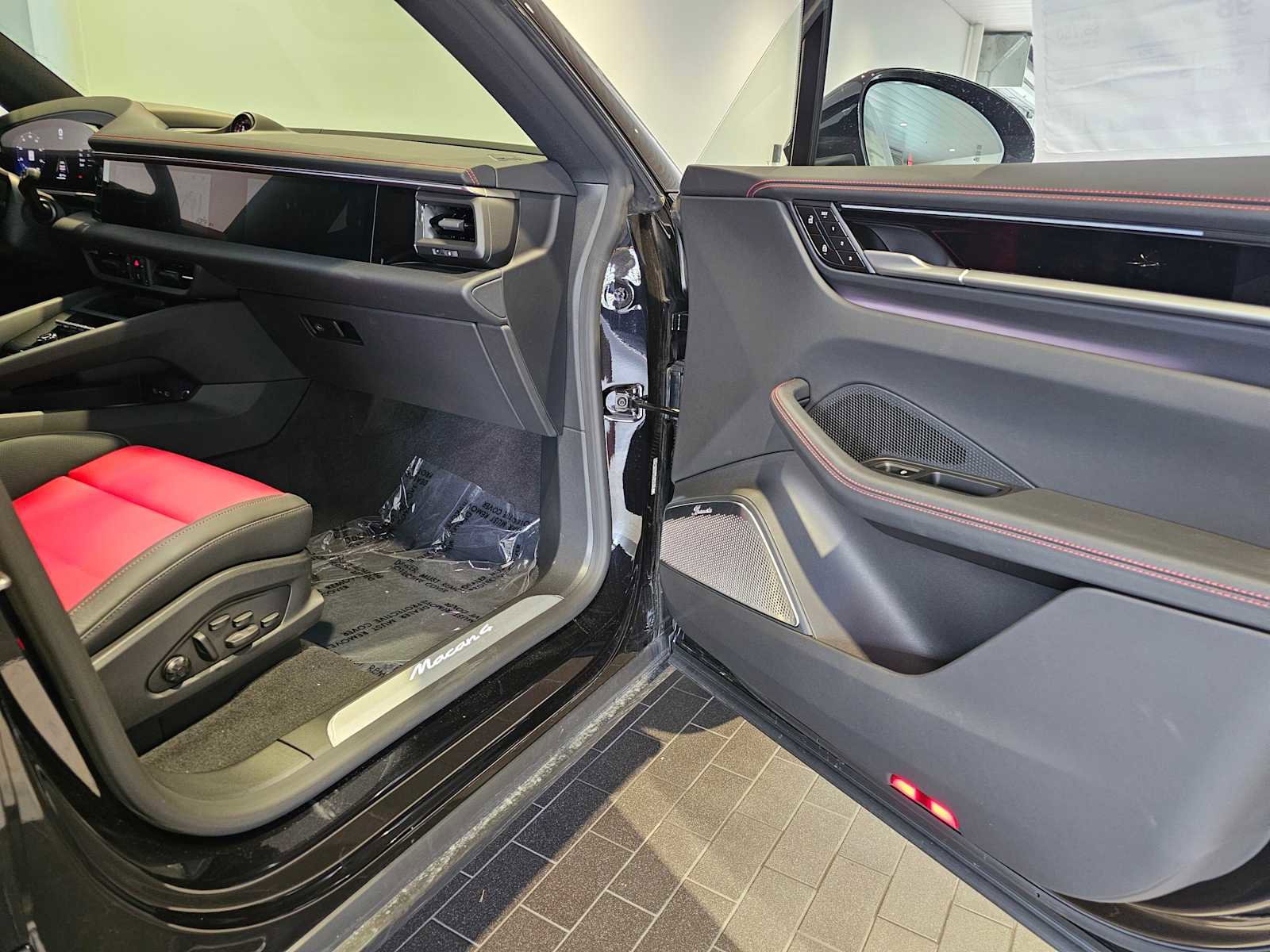 New 2024 Porsche Macan 4 Electric image 12