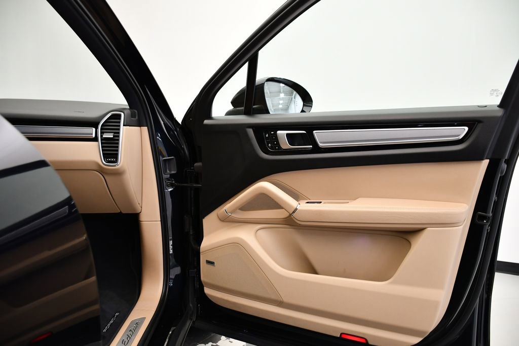 Used 2022 Porsche Cayenne Platinum Edition image 45