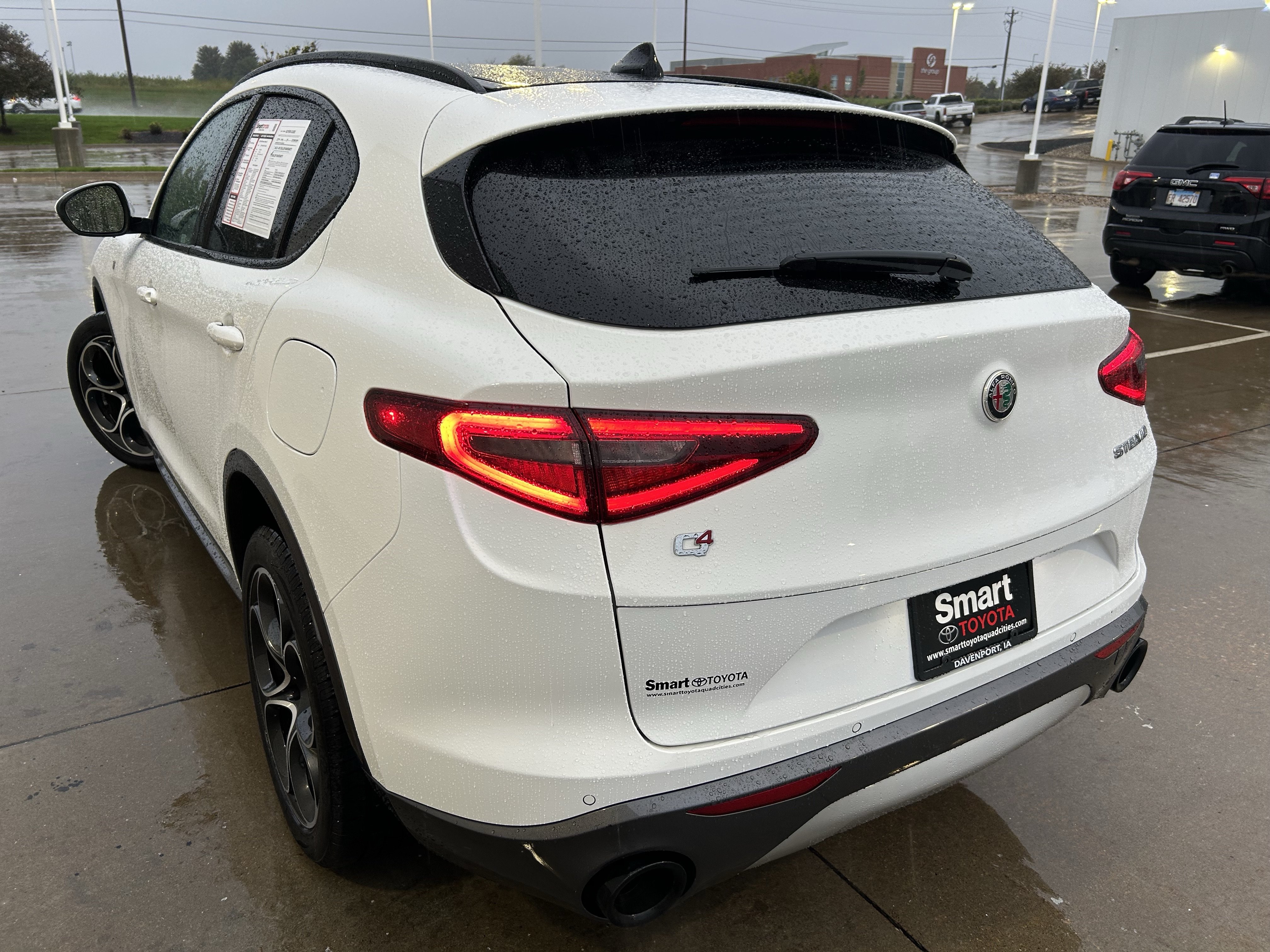 Used 2023 Alfa Romeo Stelvio Ti AWD/4WD image 4