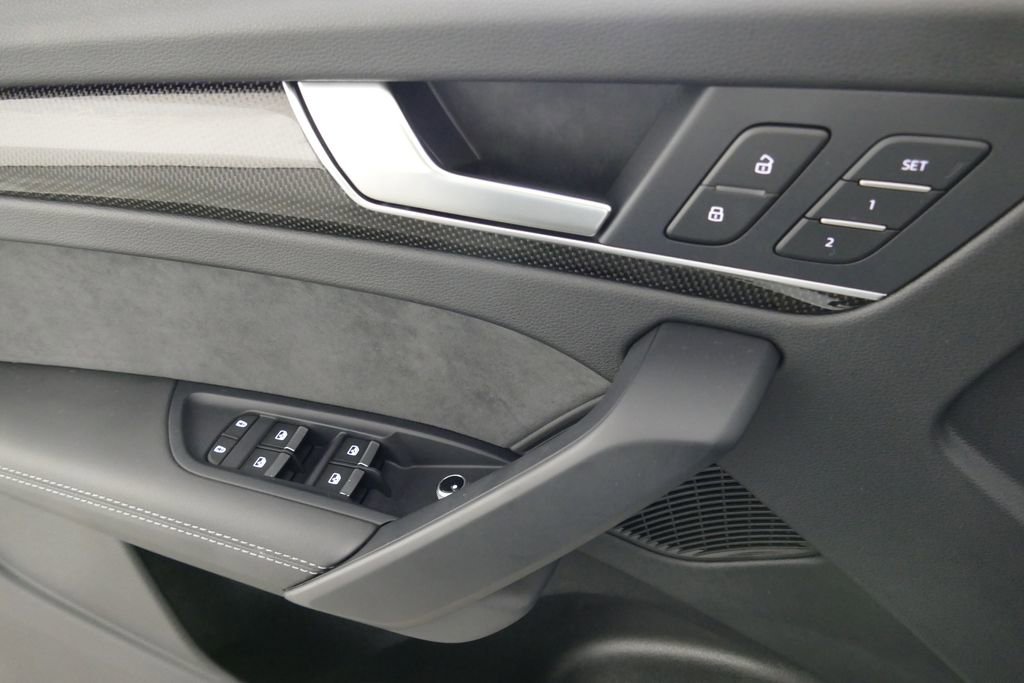 Used 2025 Audi SQ5 Premium Plus w/ Premium Plus Package image 25