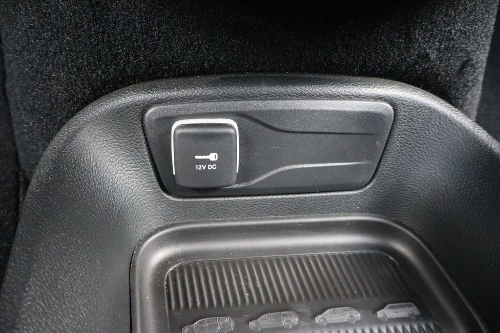 Used 2025 Chrysler Pacifica Select image 18