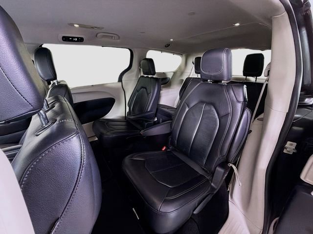 Used 2022 Chrysler Pacifica Touring-L image 22