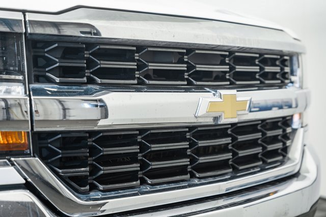 Used 2018 Chevrolet Silverado 1500 LT w/ LT Eassist Package image 13