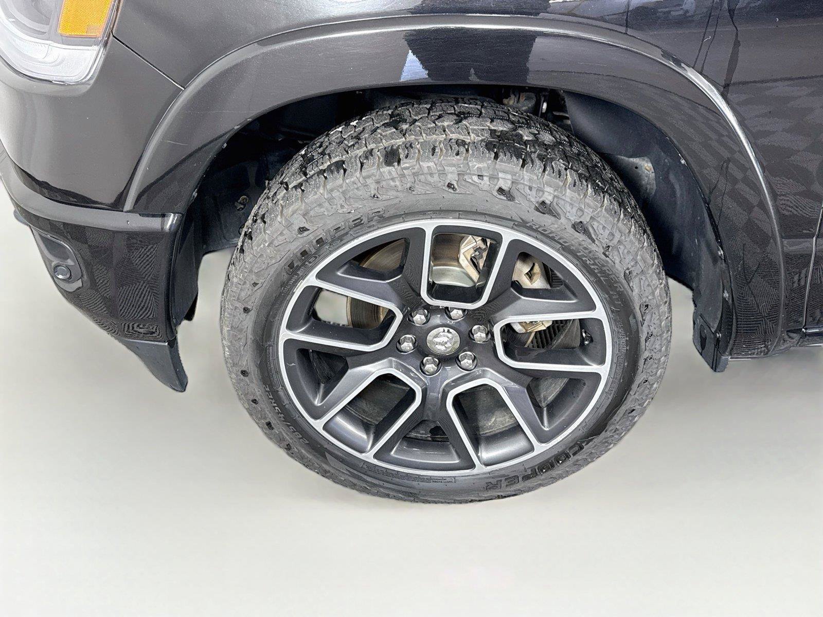 Used 2019 RAM 1500 Laramie AWD/4WD image 8