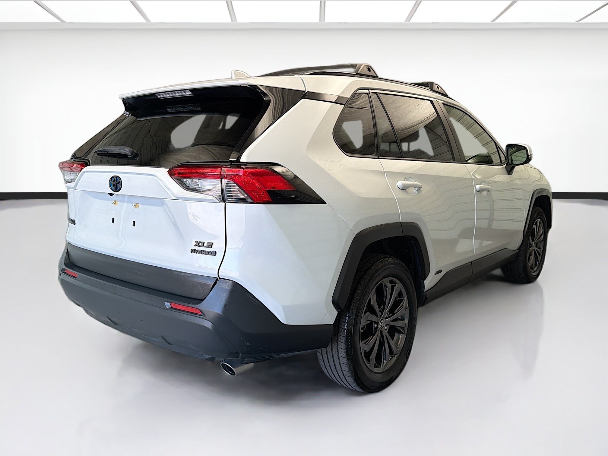 Used 2023 Toyota RAV4 XLE Premium AWD/4WD image 4