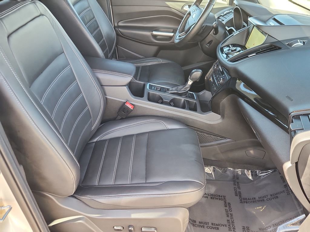 Used 2017 Ford Escape Titanium image 16