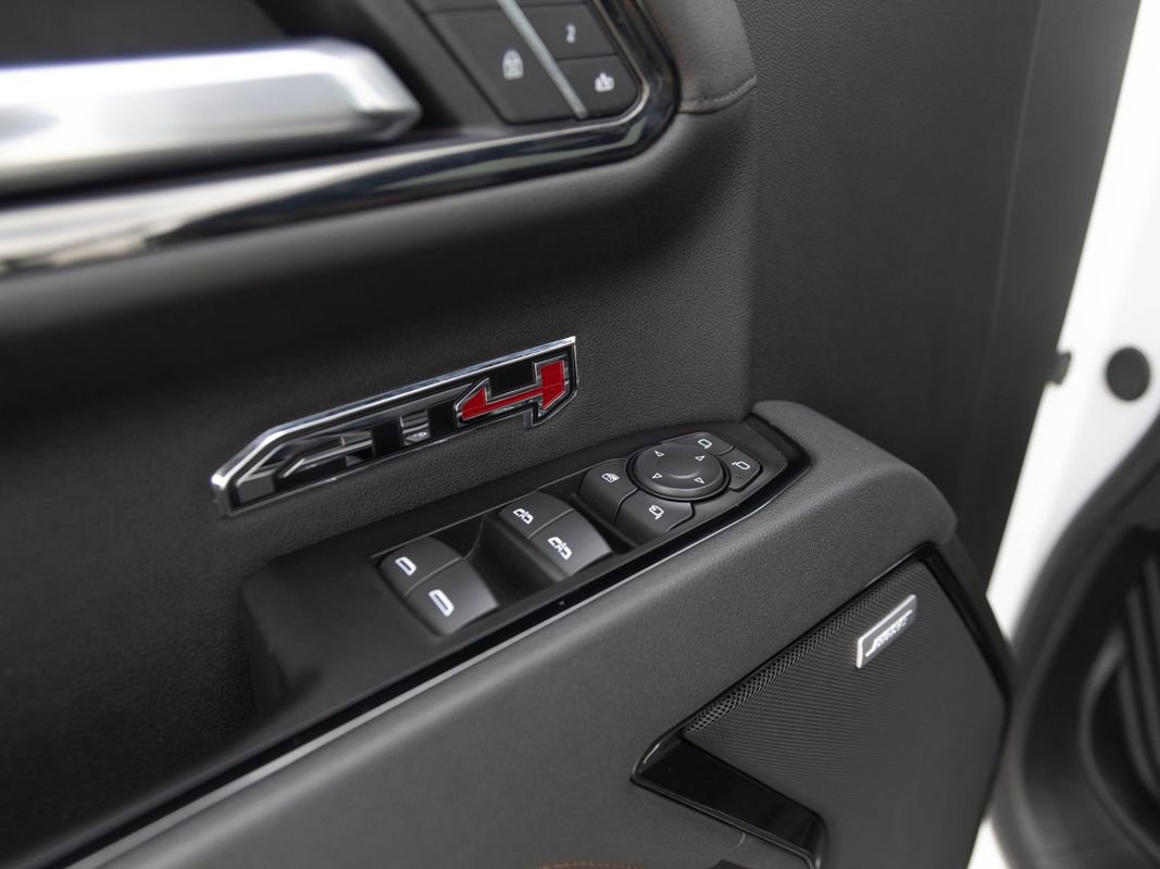 Used 2025 GMC Sierra 1500 AT4 w/ Technology Package AWD/4WD image 17