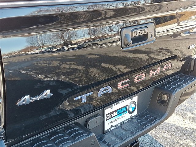 Used 2021 Toyota Tacoma Limited image 31