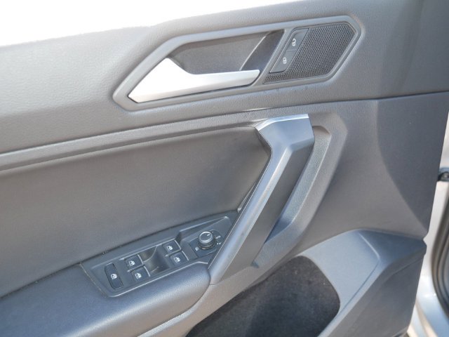Used 2021 Volkswagen Tiguan SE w/ Panoramic Sunroof Package AWD/4WD image 16