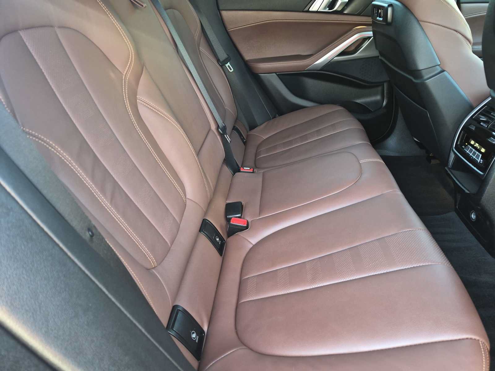 Used 2022 BMW X6 xDrive40i w/ M Sport Package AWD/4WD image 21