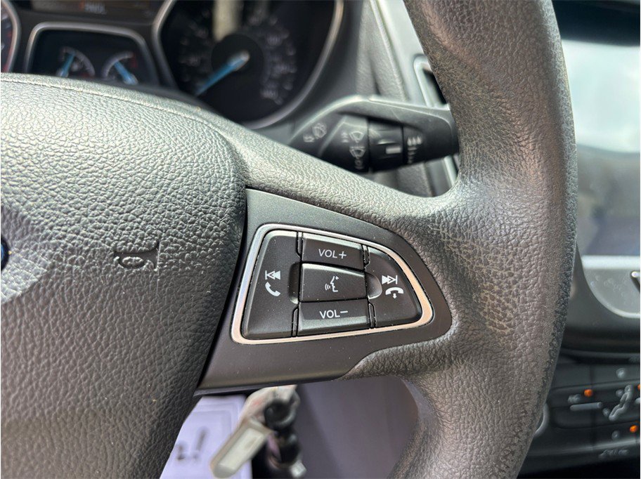 Used 2018 Ford Focus SE w/ SE Appearance Package FWD image 19