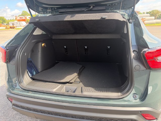 New 2026 Chevrolet Trax LT w/ Driver Confidence Package FWD image 29