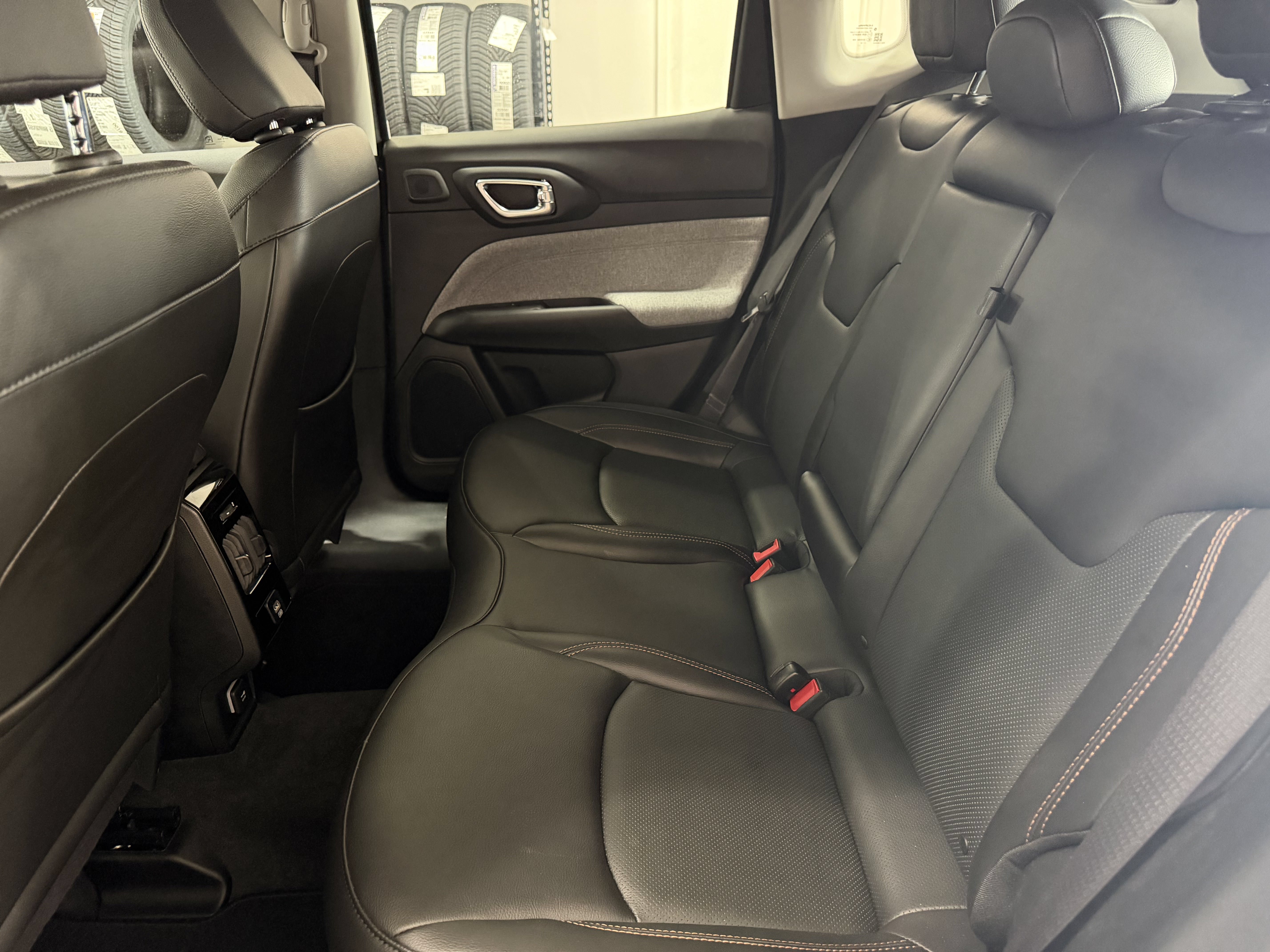Used 2022 Jeep Compass Latitude w/ Sun and Sound Group AWD/4WD image 26