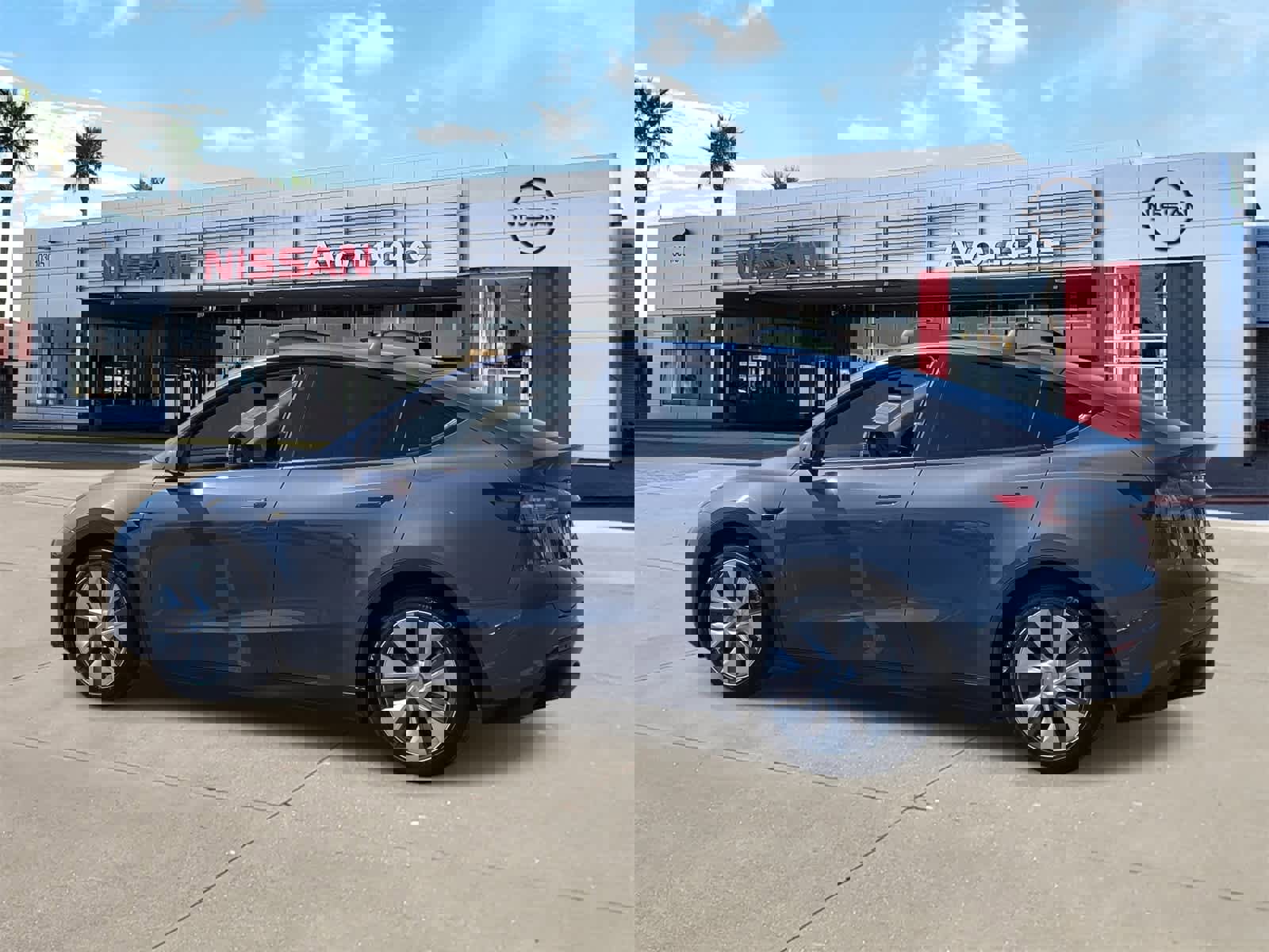 Used 2023 Tesla Model Y Long Range image 3