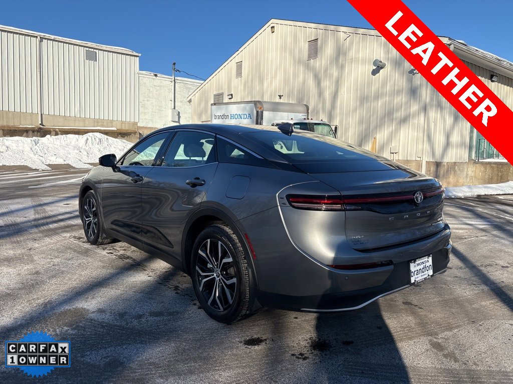 Used 2023 Toyota Crown Limited image 4