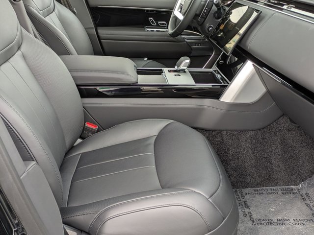 Used 2025 Land Rover Range Rover SE image 22