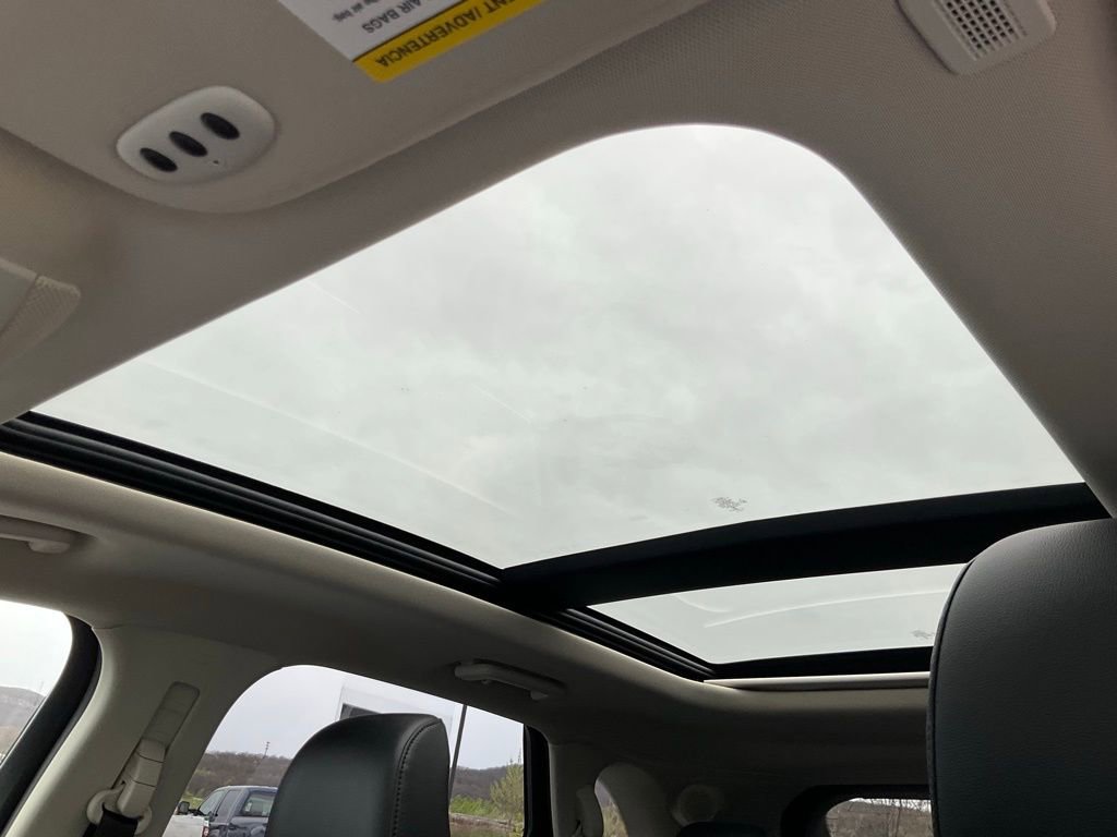 Used 2023 Ford Edge Titanium w/ Equipment Group 301A AWD/4WD image 3