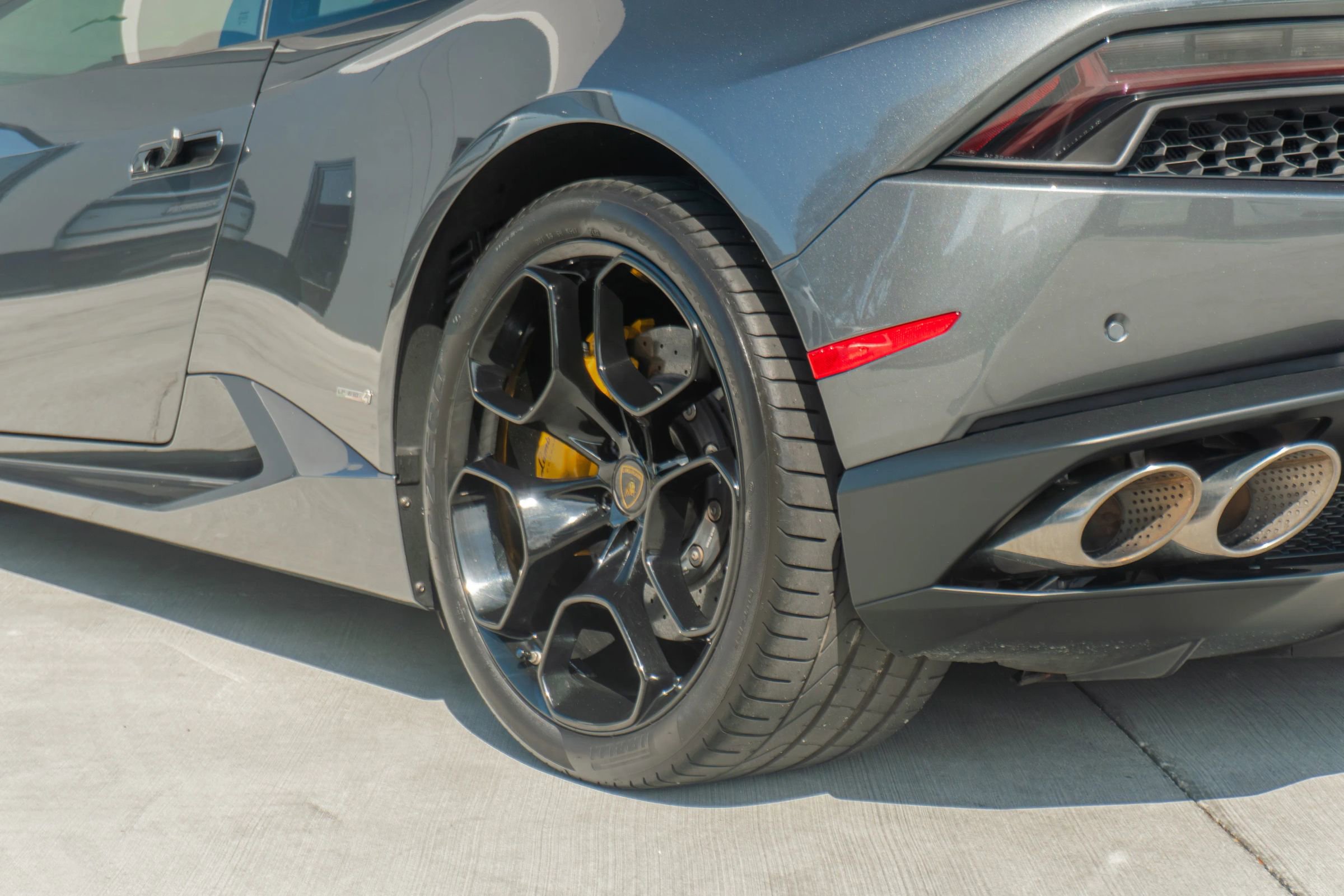 Used 2016 Lamborghini Huracan LP 610-4 image 42