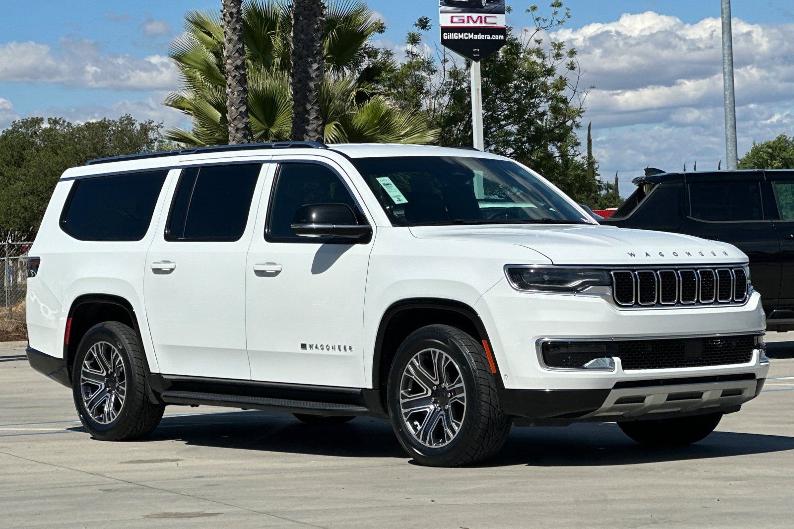 Used 2024 Jeep Wagoneer L Series II w/ Flexible Seating Group AWD/4WD image 8