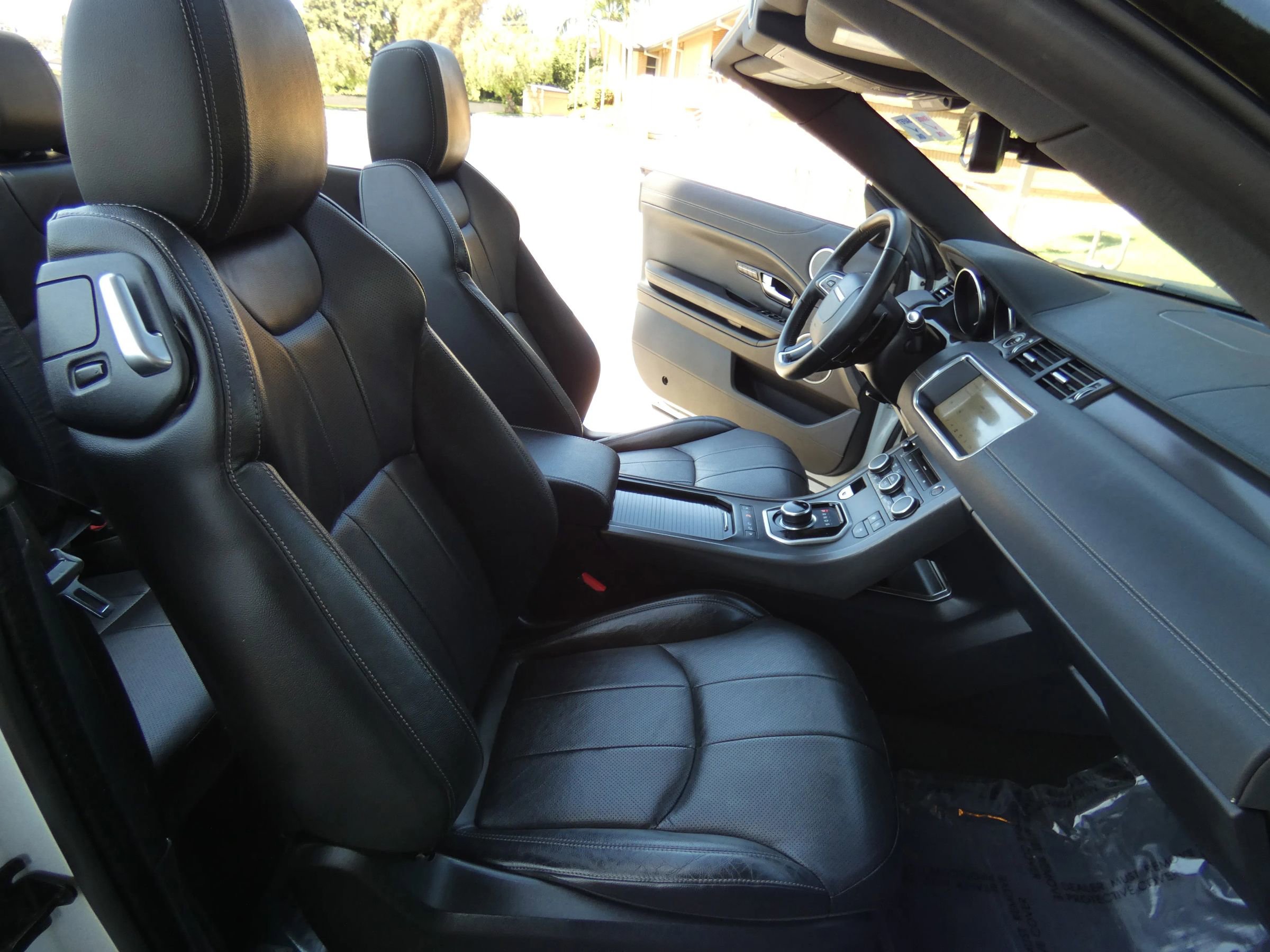 Used 2018 Land Rover Range Rover Evoque SE Dynamic image 26