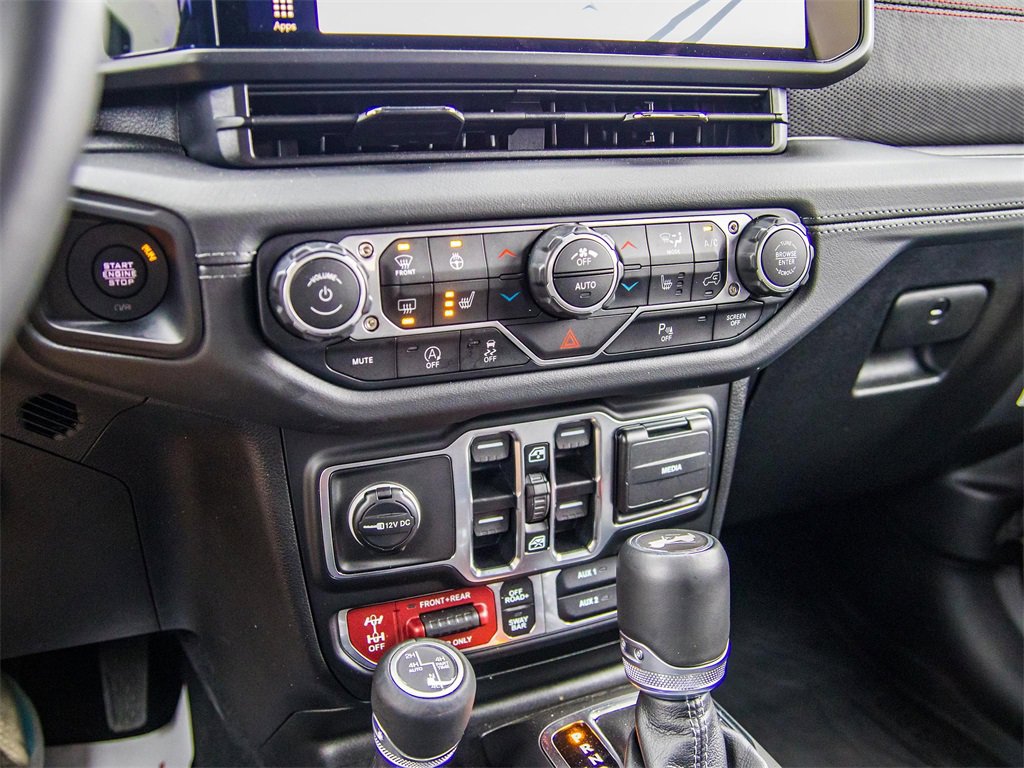 Used 2025 Jeep Wrangler Unlimited Rubicon image 37