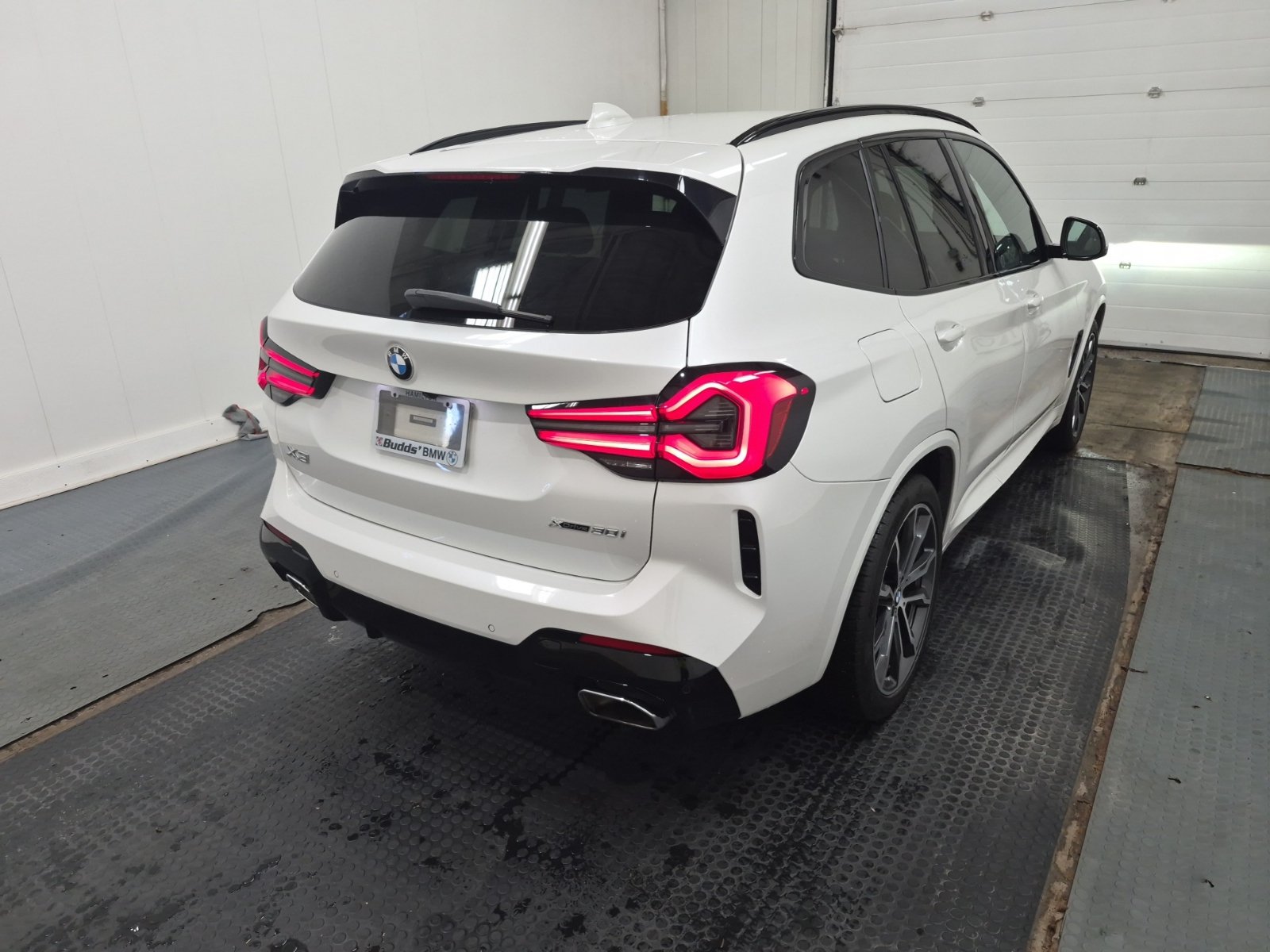 Used 2023 BMW X3 xDrive30i AWD/4WD image 3
