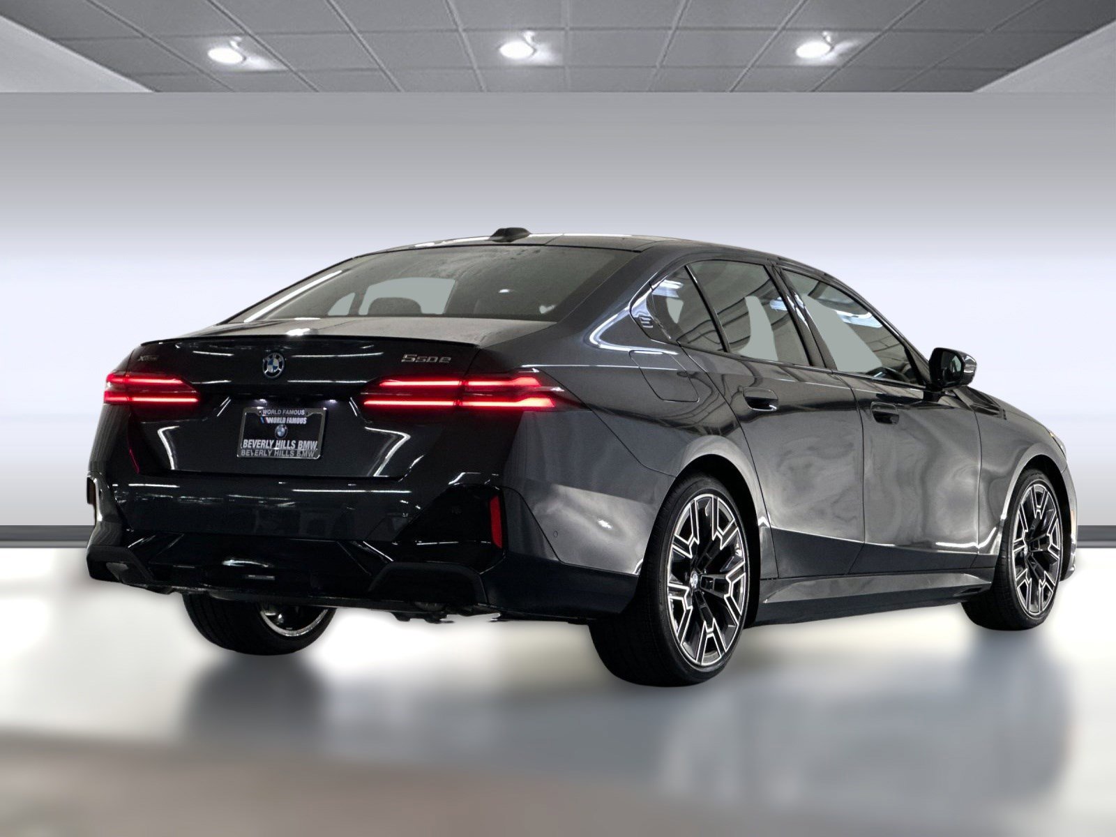 New 2026 BMW 550e xDrive w/ Premium Package image 8