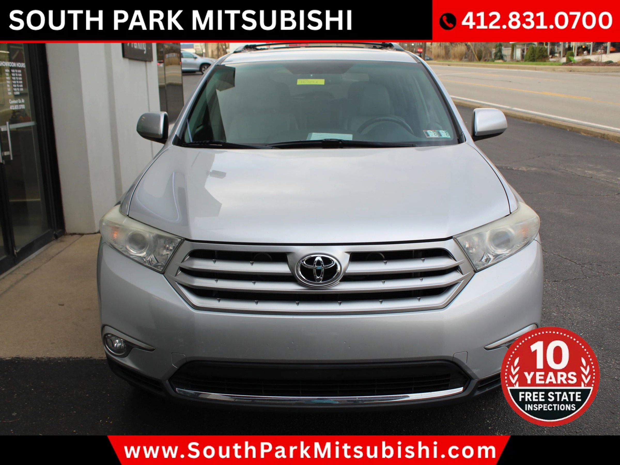 Used 2011 Toyota Highlander SE w/ Tow Pkg image 4