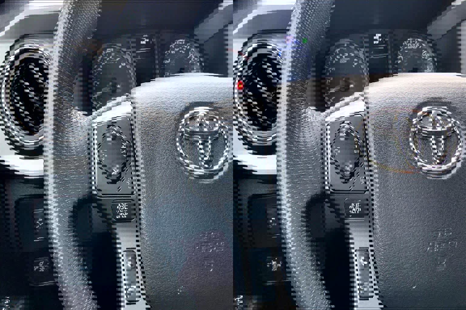 Used 2022 Toyota Tacoma TRD Off-Road AWD/4WD image 22