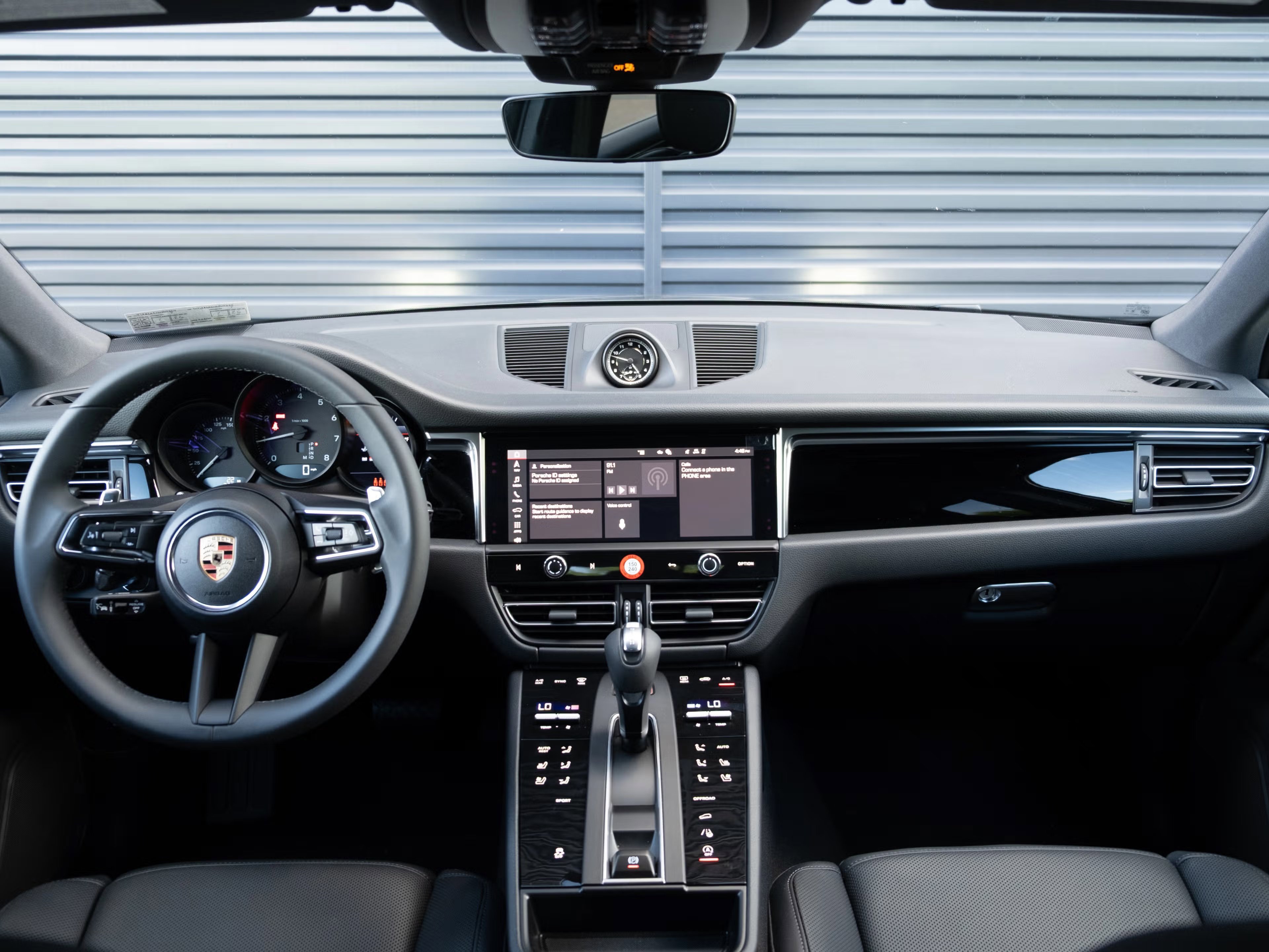 Certified 2025 Porsche Macan image 17