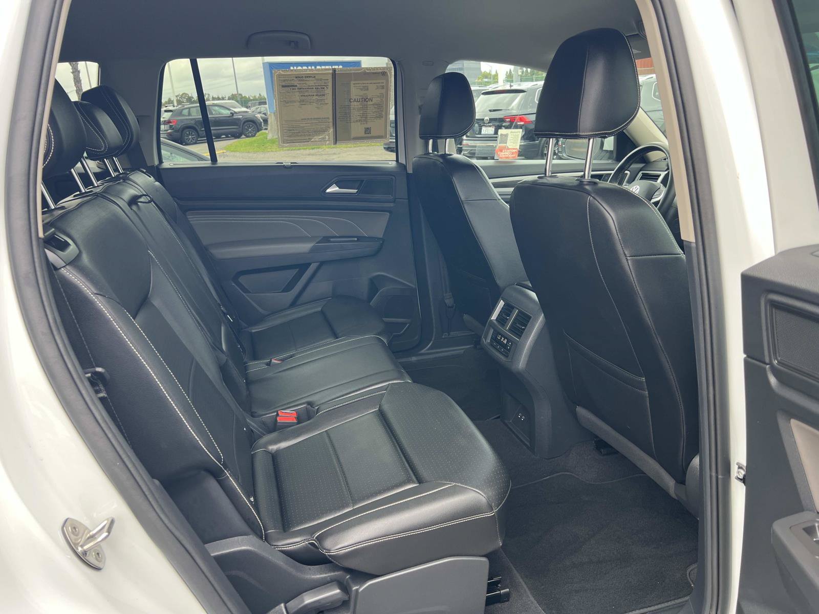 Certified 2023 Volkswagen Atlas SE w/ Black Wheel Package FWD image 31