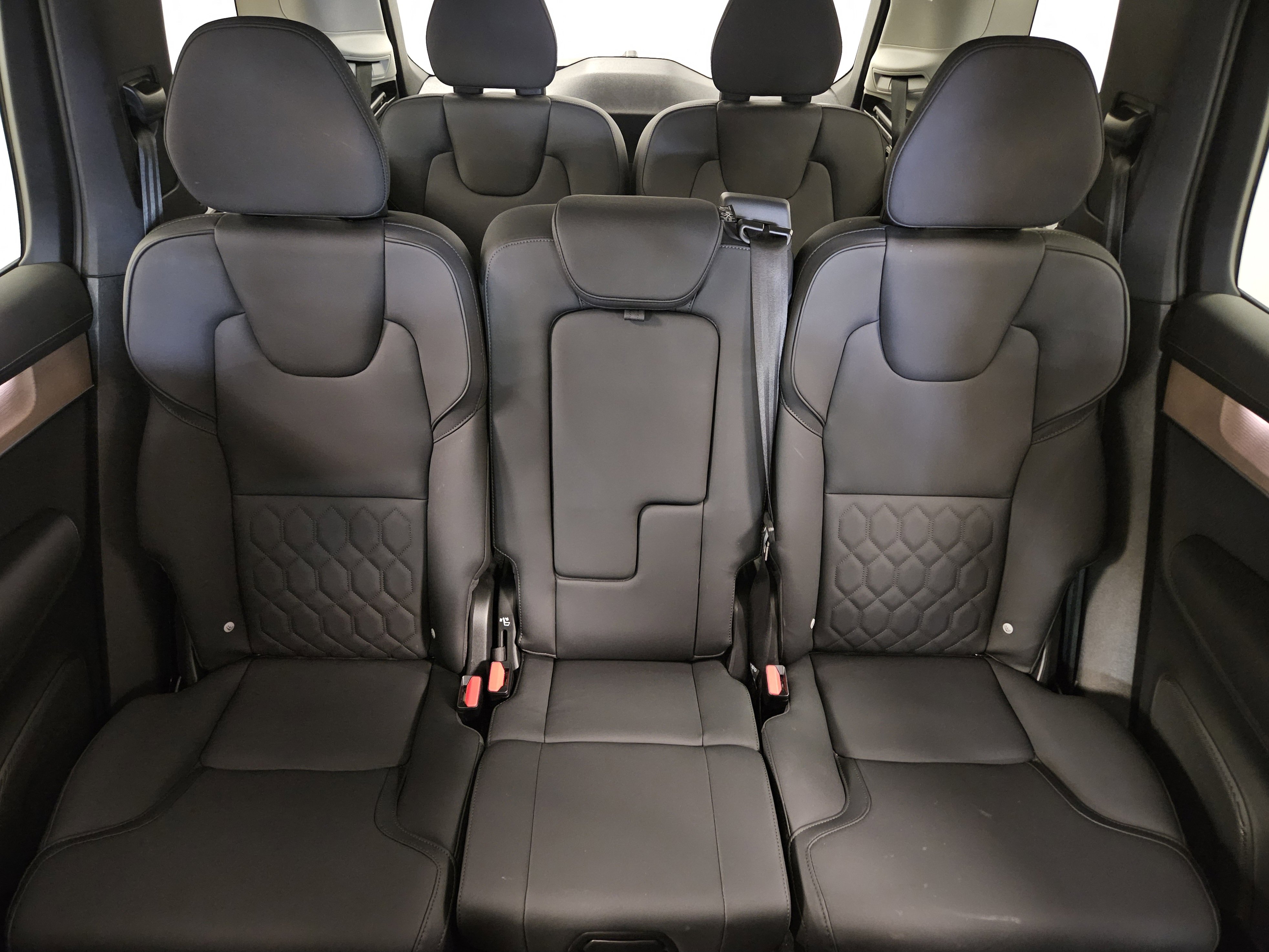 Used 2025 Volvo XC90 B6 Plus image 41